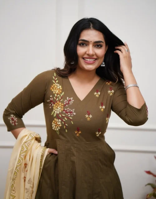 Premium Cotton Hand Work Kurta Pant Dupatta Set for Women – Elegant Traditional Craft Ethnic Wear