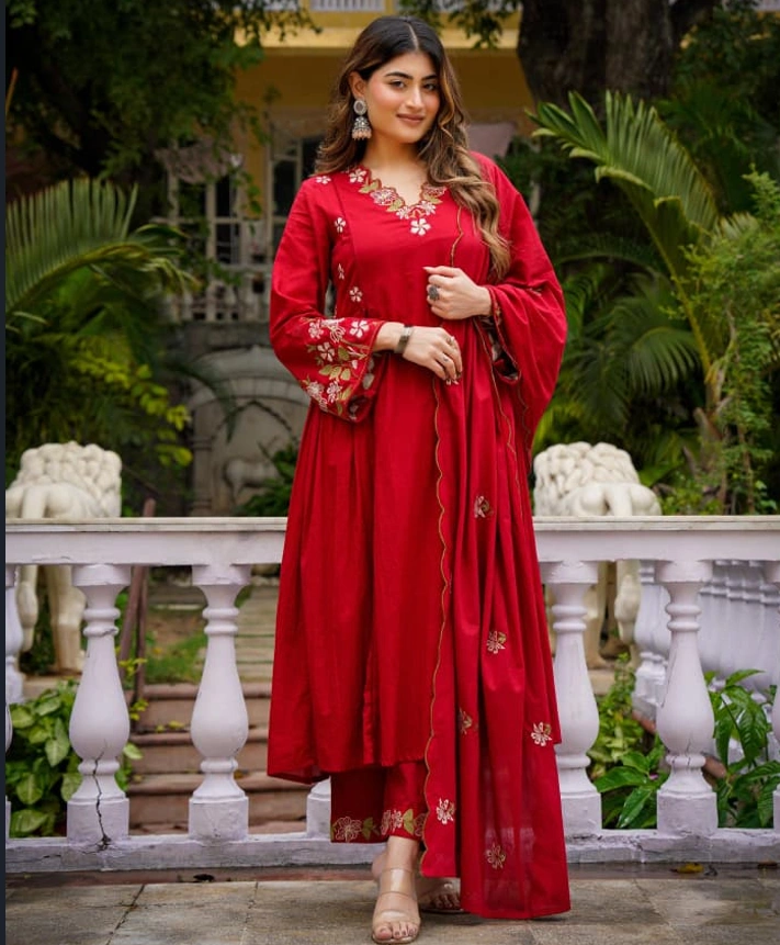 Chanderi Silk Red Floral Embroidered 3-Piece Kurta with Organza Dupatta - Image 4