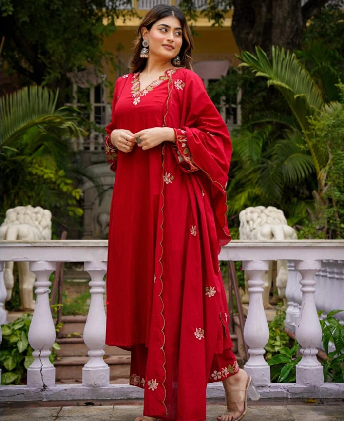 Chanderi Silk Red Floral Embroidered 3-Piece Kurta with Organza Dupatta - Image 5