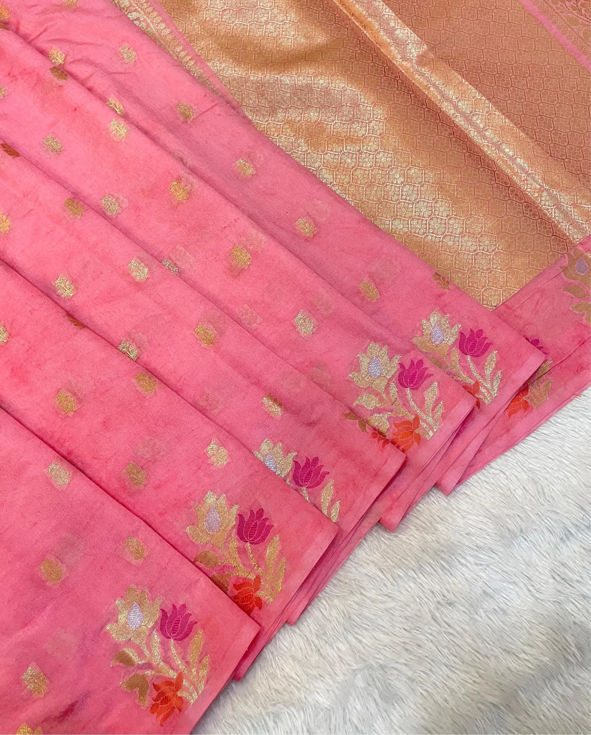 Pink Raw Mango Banarasi Silk Saree with Golden Zari Motifs - Image 3