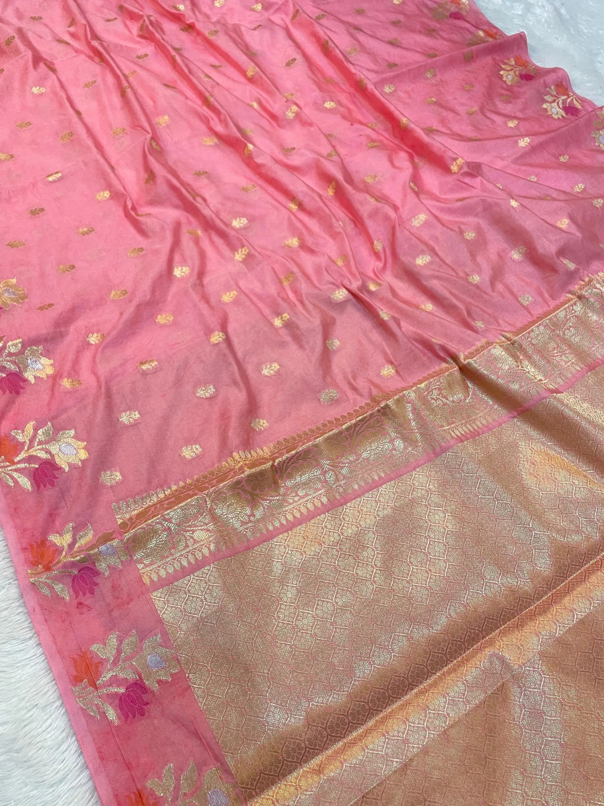 Pink Raw Mango Banarasi Silk Saree with Golden Zari Motifs - Image 4